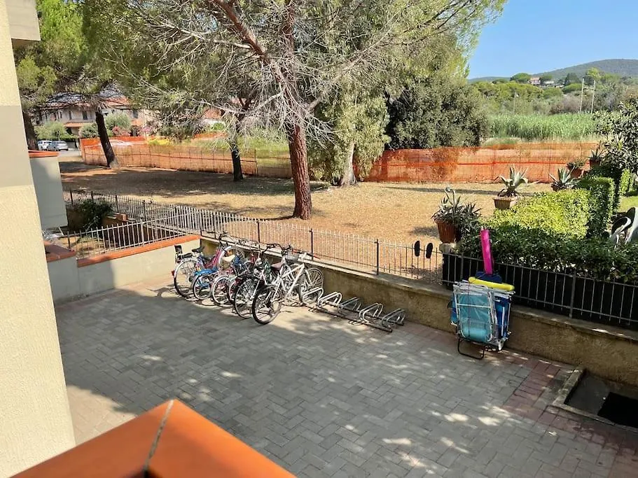 Apartment Grazia&Andrea Pratoranieri, Capraia 17, 100M. Mare Follonica