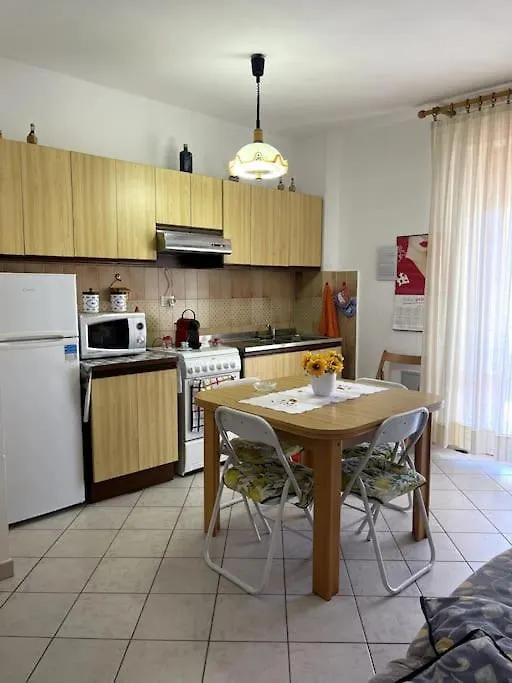 Apartment Grazia&Andrea Pratoranieri, Capraia 17, 100M. Mare Follonica